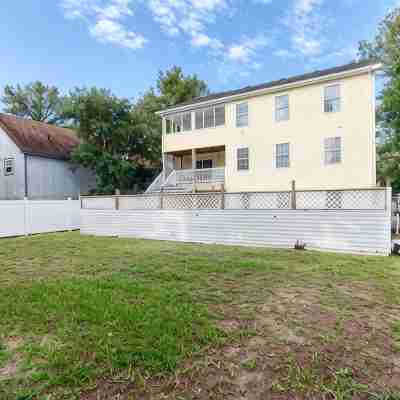 Luxurious 4 BR Family Retreat with Pool Hotel Exterior