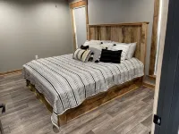 ON THE ROCKS is the place to be!!! A new spacious cabin & fully stocked! Hotels in Glenwood