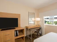 Holiday Inn MIAMI BEACH-OCEANFRONT by IHG Hotels near Mid-Beach