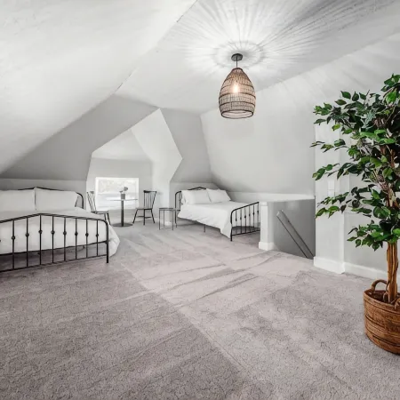 Downtown Columbus Historic Luxury Home - Sleeps 14, Near OSU & Convention Center