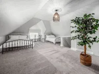 Downtown Columbus Historic Luxury Home - Sleeps 14, Near OSU & Convention Center - balcony