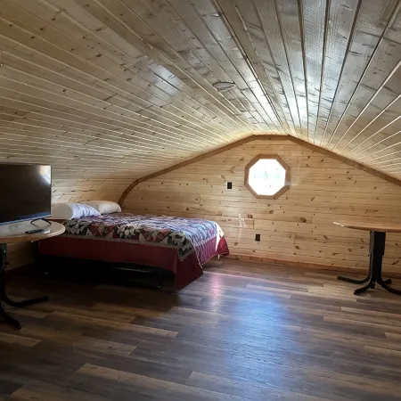 Blue Cabin in the woods close to Whiteman AF Base and Univ. of Central Missouri