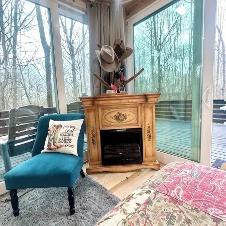 New Private Quiet Cabin~Mountain Forest View~Hot Tub~3 King Beds~Fire Pit~1 Acre