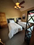 Charming 3-bedroom cabin with AC and WiFi at Barren River Lake in Lucas, KY - Alppimaja