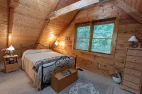Log Cabin - Views of Nantahala National Forest - Hot Tub -Fire Pit-Pet Friendly - balcony
