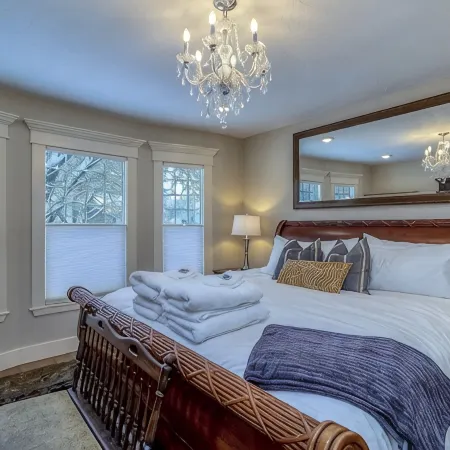 Rose Street Retreat- 2 blocks from downtown- Dog Friendly
