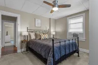 The Teal Door is a 3 Bedroom 1 Bath Unit. Sleeps 6. Linens Included! - 3 stjerner