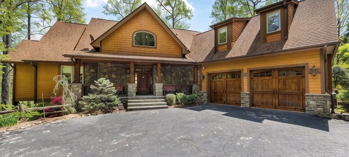 Spacious 5-bedroom Mountain House with Movie Room & Pool Table Hotels in Swain County