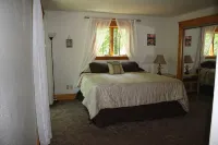 Northwoods Get Away!  Enjoy the privacy of this property & large game room! - Wifi