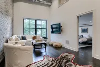 New Downtown Luxury Condo, by UNL, stadium & arena, above luxury retail #204 - 4-Sterne