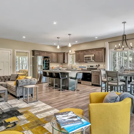 Shipbuilder’s Retreat sleeps 6, 5 minutes to Harbor