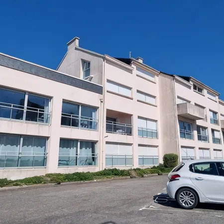 Beautiful renovated apartment with side sea view on the Corniche in Concarneau
