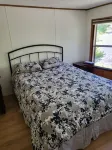Peaceful home on little Round lake near EAA, Iola car show & the Packer Stadium. - 2-Star