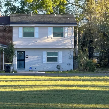 3BR/2.5BA Townhome Near Jags Stadium – Walk to the game!