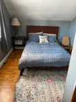 Built in 1866 this hillside home is close to everything! - บังกะโล