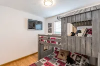 Fun 3 Bedroom Home with Gameroom near Ark!! - Wifi