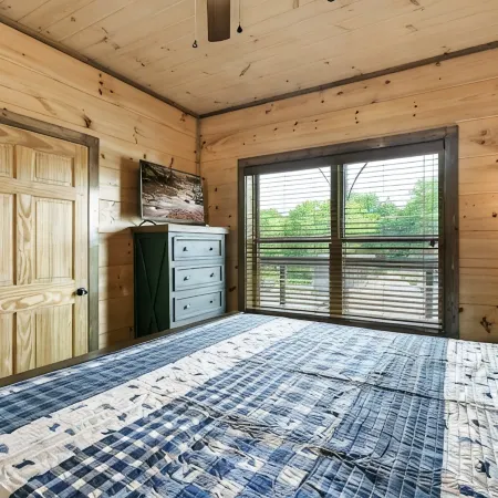 Newly Built Cabin! Hot Tub! Foosball! 5 MI to Pigeon Forge! Mountain Views!
