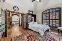 Luxurious & Spacious Bentonville Custom European Home- Remodel-w/Oasis Pool! - 5-Star