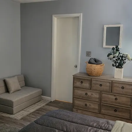 Modern. 5 min to Penn State Breakfast included, King bed, Game Room! Toftrees