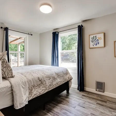 Remodeled 2 bdrm duplex near the U of O