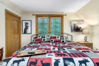 Charming Cabin Downtown Gatlinburg Theatre, Arcade Games, Fire Pit, HotTub - Country Houses
