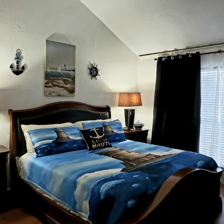 "Wickie's Wharf " Condo on lake Conroe