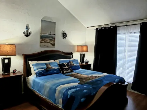 "Wickie's Wharf " Condo on lake Conroe - Jacuzzi