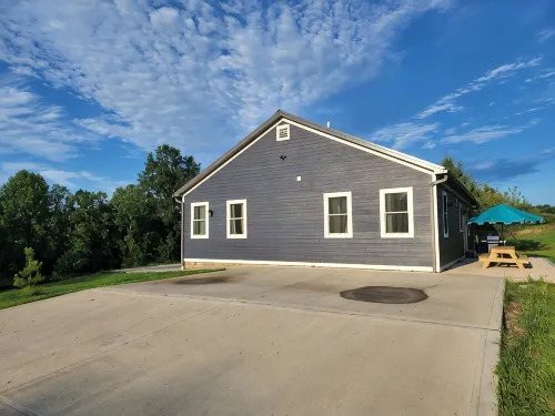 New! Custom built private home on a pond, with large hottub. - 3-Star