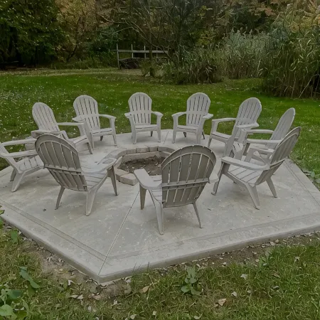 Modern Lake Home in Private Setting with Lake Access and Hot Tub Ξενοδοχεία στην πόλη Conneaut