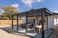 Sunburst Hacienda Hot Tub Firepit Pool Ping-Pong - Wifi