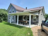 Remodeled country farmhouse, 3 min drive from Mississippi River, Peaceful/Clean. - 3 tähden