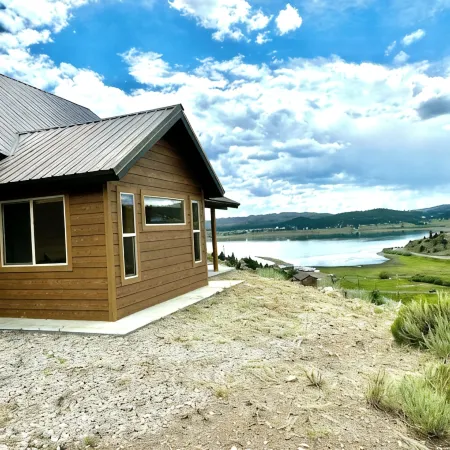 New Rental. Sleeps 8. Family Getaway with Great Views of Panguitch Lake & Sunset