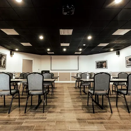 Vinland Hotel and Lounge