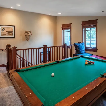 XXL 5 Star Luxury Home,  "The Lodge", Private Spa, Pool Table and Gorgeous Views