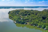 Very peaceful Home with Lake Barkley in your back yard! Private Dock Sleeps 8 - 3-Star