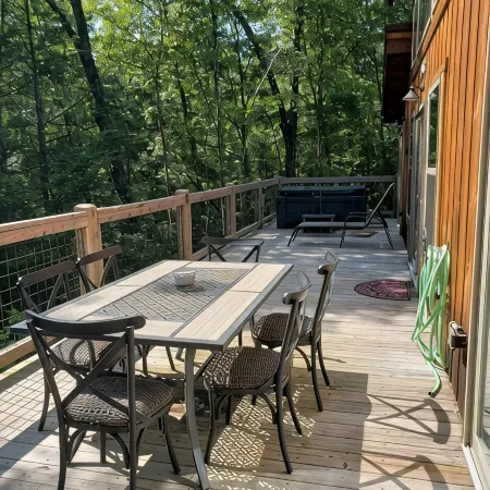 Sleepy Hollow 2-bedroom cabin with Hot Tub, WiFi near Red River Gorge