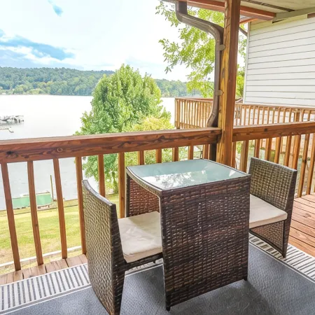 Lakeview Landing, pet friendly lake front home on Boone Lake