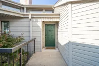 Sophisticated 2BR Lake Condo "The Oar" with open channel views of Lake Hamilton - 4-Star