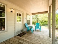 Cozy Rustic Cabins for Self or Family Retreat - 샬레 호텔