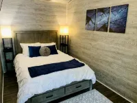 Cozy Hot Tub Cottage! - 4-Star