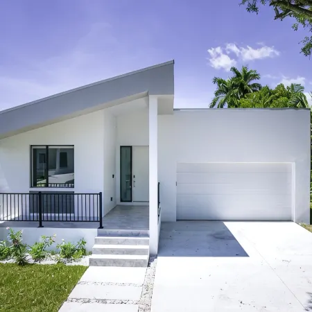 THE OASIS, Brand New Home, Screened in Heated Pool, Close to 5th Ave and Beach