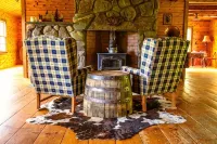 Dog Friendly Log Cabin + Wood Stove + Sauna + High Speed WiFi! 25 Min to Stowe! - Alppimaja