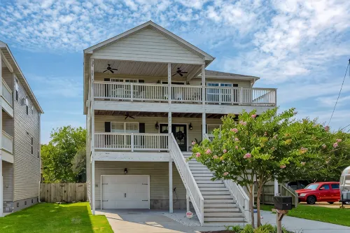 Pets Welcome! Large 4 Bed Beach View Privately Own/Operated - balcony