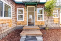 Charming Ballard Cottage Retreat with Cozy Fireplace - บ้านพักหลังเล็ก