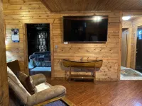 Cedar Lodge is quaint rustic lodge with modern amenities. Relaxing and warm! - Wifi