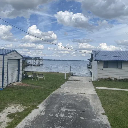 Beautiful Home on Kingsley Lake with Private Dock, 4 Kayaks