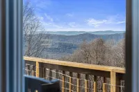 Epic Views, Hot Tub, Pets Welcome!  Overlooking Shenandoah National Park - 4-Star