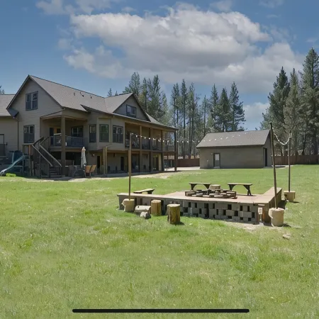 River Front Front Property with Hot Tub! Bring the Dogs!