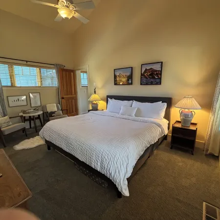 View stunning sunsets and enjoy cozy comfort steps from the heart of Sisters.