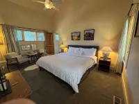 View stunning sunsets and enjoy cozy comfort steps from the heart of Sisters. - Boutique
